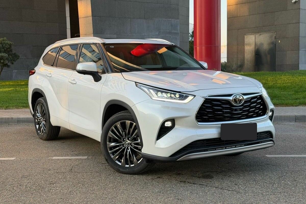 Белый Toyota Highlander