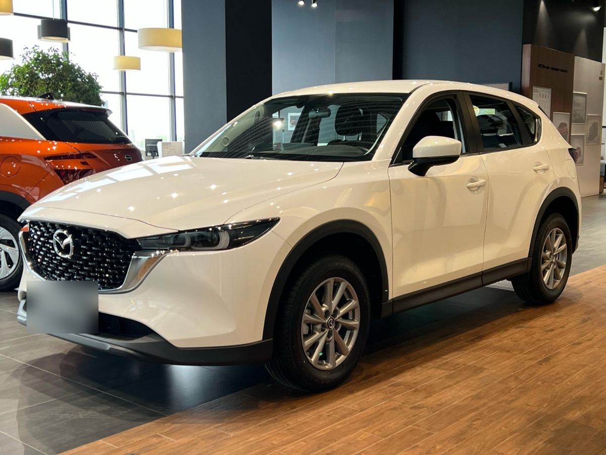 Белая Mazda CX-5